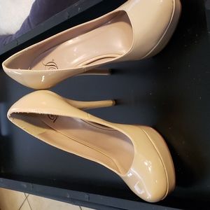 D. Cream Patent Heels Size 9